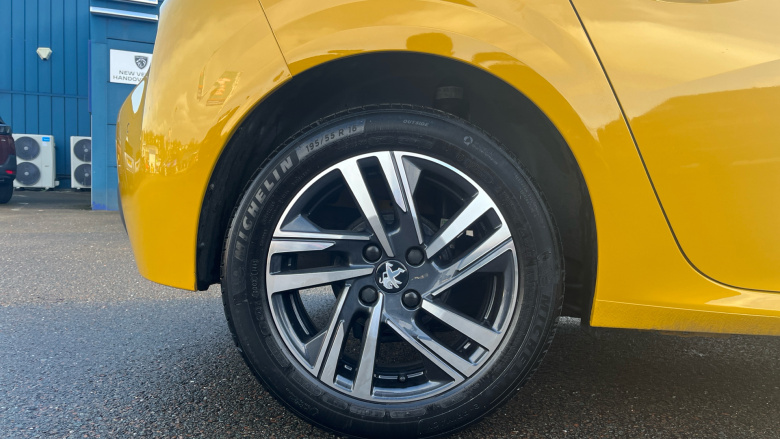 Peugeot 208 1.2 PureTech 100 Active Premium + 5dr Petrol Hatchback